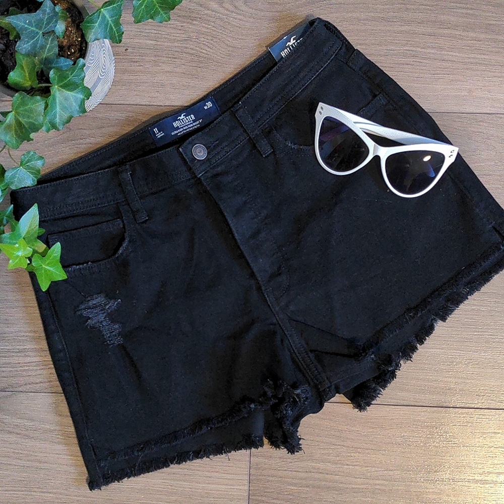 NWT High-Rise Mom Shorts